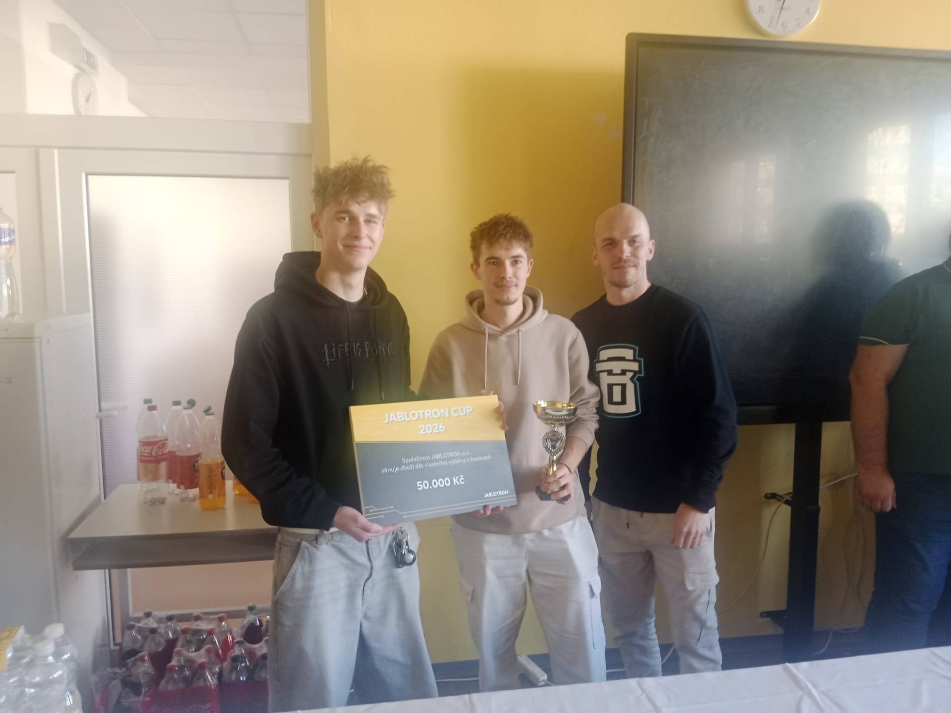 Naši studenti ovládli soutěž Jablotron Cup!